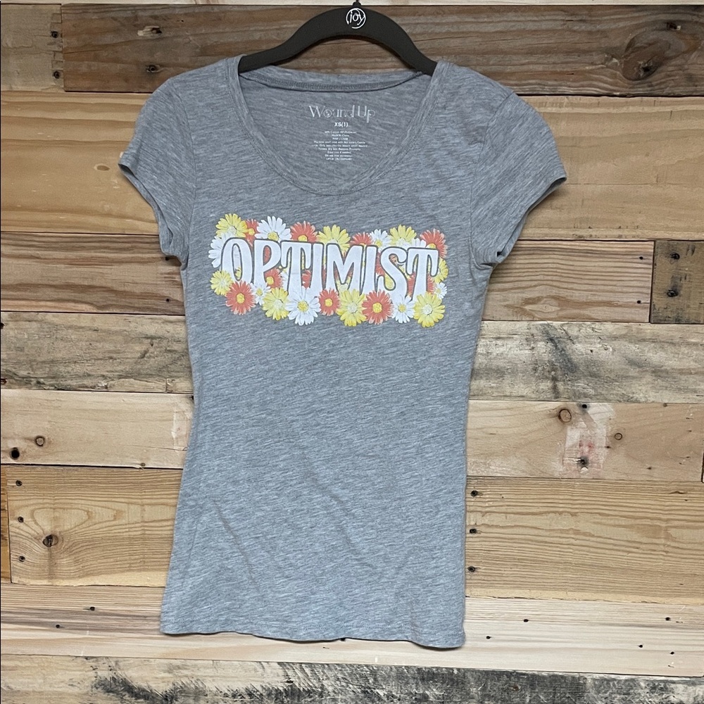 Wound Up size XS (1) Gray Optimist Floral Short Sleeve Tee